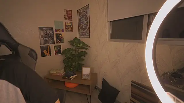 Snapshot of violette_clerk1_ chatting on 02/20/26, 12:18 violette clerk1 online show from 02/20/26, 12:18