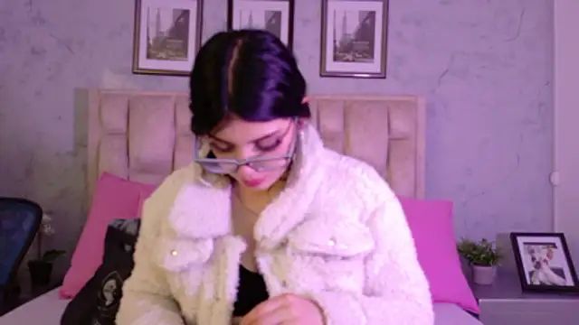 Snapshot of IsabellaRossi chatting on 04/14/26, 05:30 IsabellaRossi online show from 04/14/26, 05:30