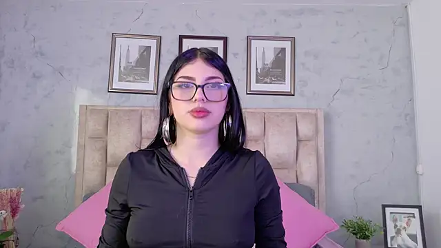 IsabellaRossi online show from 05/19/26, 06:36
