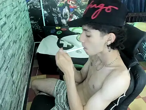 Snapshot of wex_077 chatting on 03/03/26, 01:12 wex 077 online show from 03/03/26, 01:12