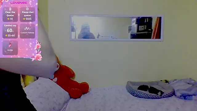 Luna Moonfang online show from 05/31/26, 02:13