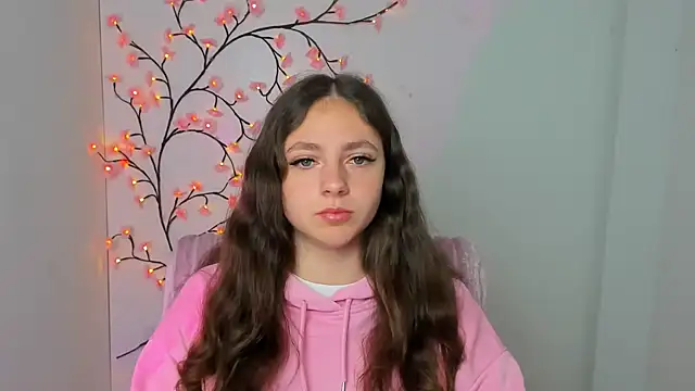 KissMeJulia online show from 04/05/26, 05:04