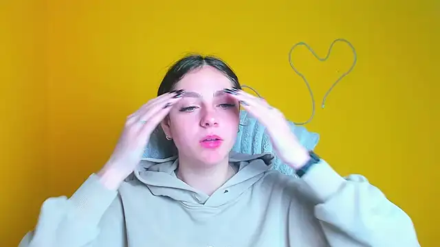 KissMeJulia online show from 04/10/26, 11:15