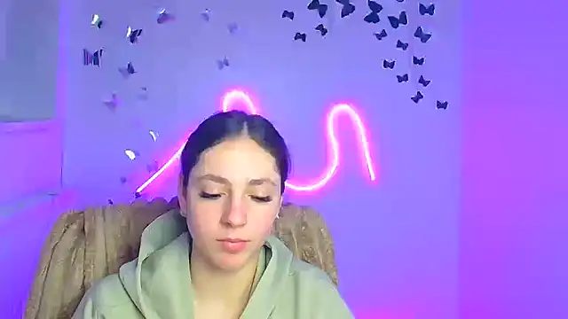 KissMeJulia online show from 04/11/26, 07:45