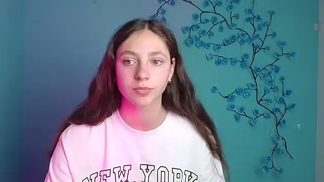 KissMeJulia online show from 05/08/26, 11:15