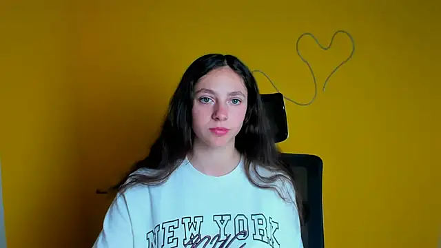 KissMeJulia online show from 05/10/26, 11:04
