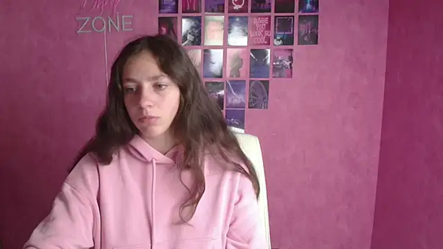KissMeJulia online show from 05/14/26, 05:14