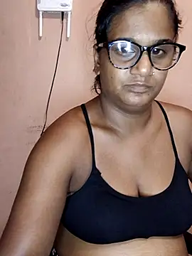 indianstrawberrylips4u online show from 04/12/26, 09:31