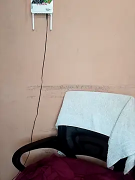 indianstrawberrylips4u online show from 04/14/26, 05:24