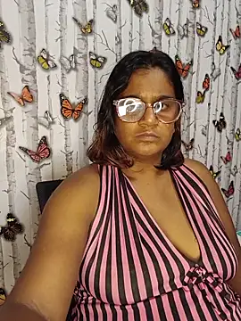 indianstrawberrylips4u online show from 05/26/26, 06:37