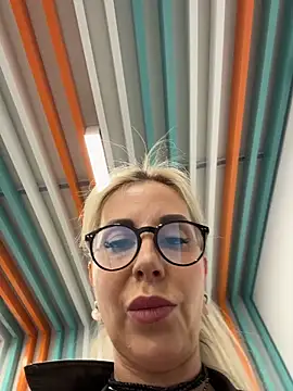 LisaMurr online show from 04/15/26, 11:28