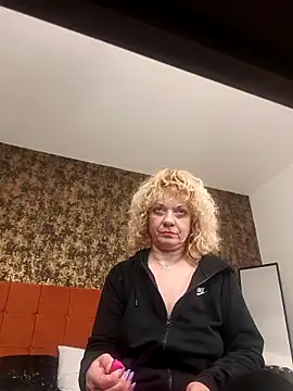 Snapshot of LaireeFelini chatting on 02/18/26, 07:54 LaireeFelini online show from 02/18/26, 07:54