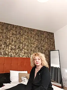 Snapshot of LaireeFelini chatting on 02/21/26, 07:04 LaireeFelini online show from 02/21/26, 07:04