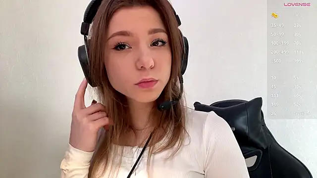 Snapshot of aera_elese chatting on 02/19/26, 08:43 aera elese online show from 02/19/26, 08:43