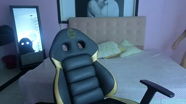 Sweett liia  online show from 04/17/26, 07:50