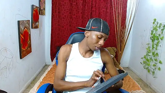 Snapshot of milo018 chatting on 07/01/26, 07:54 milo018 online show from 07/01/26, 07:54