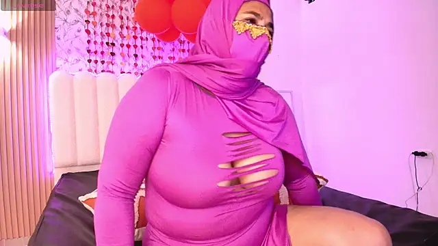 Snapshot of Nadia_Privee chatting on 02/19/26, 06:37 Nadia Privee online show from 02/19/26, 06:37