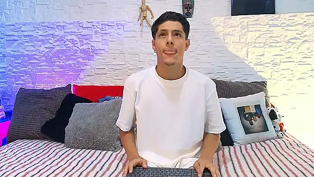Eliassalvatore  online show from 07/13/26, 05:16