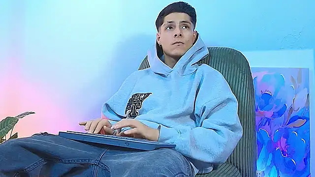 Eliassalvatore  online show from 08/05/26, 03:04