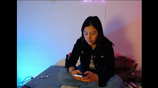 Snapshot of Ele_Enchanted chatting on 02/25/26, 01:43 Ele Enchanted online show from 02/25/26, 01:43