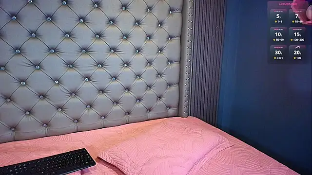 NAOMI cute  online show from 04/01/26, 06:49