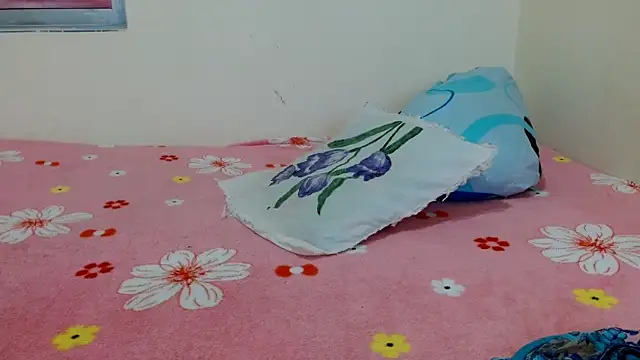 valkahot20 online show from 04/12/26, 07:24