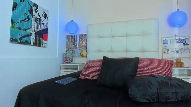 SharonTygaX online show from 04/17/26, 10:40