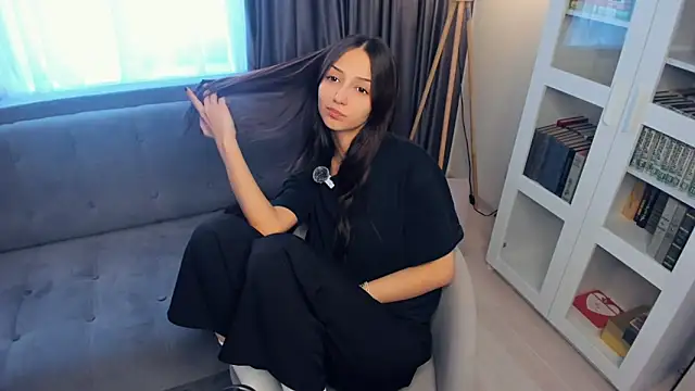 littleevilon online show from 02/18/26, 10:44