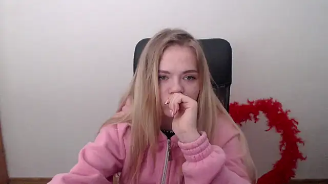 Snapshot of FoxiLana chatting on 02/18/26, 10:11 FoxiLana online show from 02/18/26, 10:11