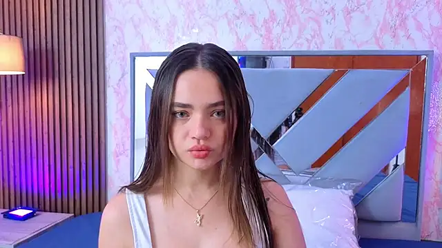 LittleeSara18 online show from 05/01/26, 11:15
