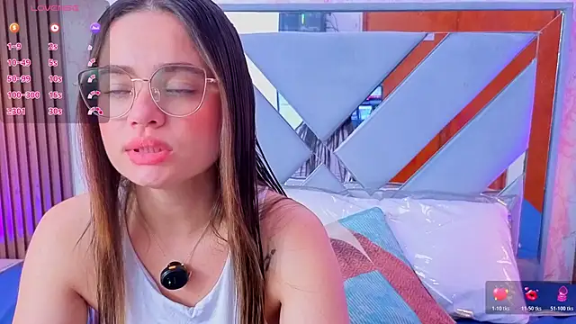 LittleeSara18 online show from 05/12/26, 11:18