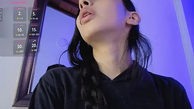 chloe bluee  online show from 03/25/26, 11:16