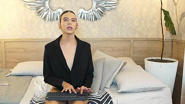 Luxa Velvet online show from 03/14/26, 01:05