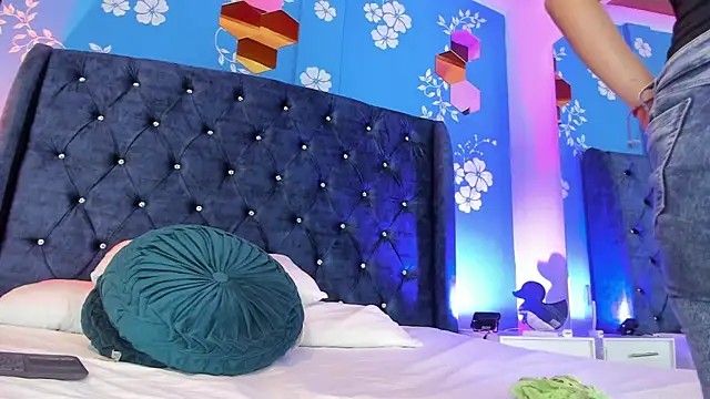 Snapshot of laurasmith_ chatting on 05/02/26, 12:32 laurasmith online show from 05/02/26, 12:32