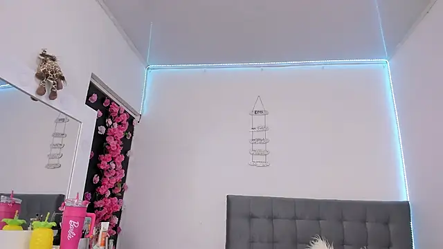 Ariana-Cobos online show from 04/15/26, 09:37