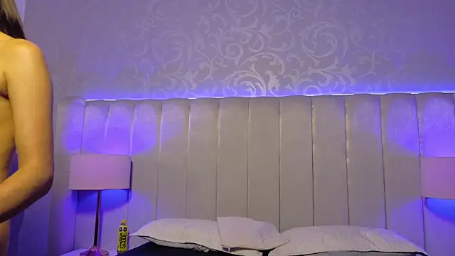 Snapshot of Emily__Stef chatting on 07/03/26, 12:00 Emily Stef online show from 07/03/26, 12:00