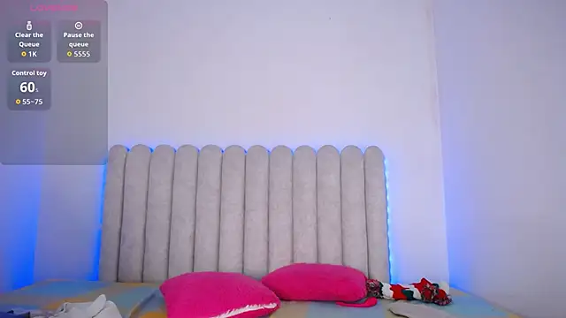 Snapshot of MiaFoox__ chatting on 02/26/26, 10:20 MiaFoox online show from 02/26/26, 10:20