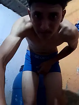 Snapshot of sexoduro_1 chatting on 02/26/26, 02:10 sexoduro 1 online show from 02/26/26, 02:10