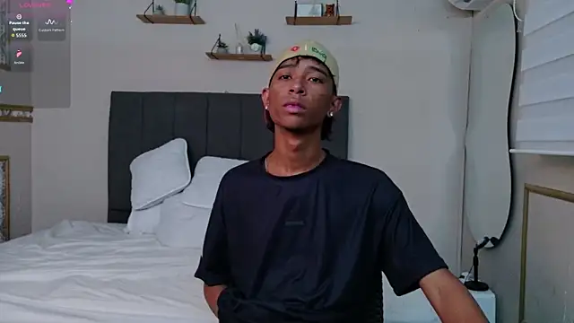 Snapshot of Little_Twink19x chatting on 02/27/26, 11:54 Little Twink19x online show from 02/27/26, 11:54