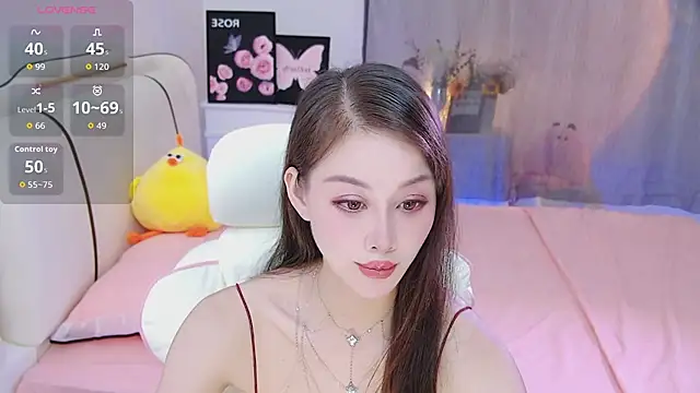 Snapshot of Luckmia333 chatting on 05/13/26, 03:20 Luckmia333 online show from 05/13/26, 03:20