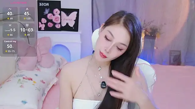 Snapshot of Luckmia333 chatting on 05/18/26, 02:34 Luckmia333 online show from 05/18/26, 02:34