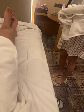 zhuendong000001 online show from 04/13/26, 11:37