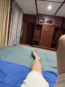zhuendong000001 online show from 05/22/26, 12:11