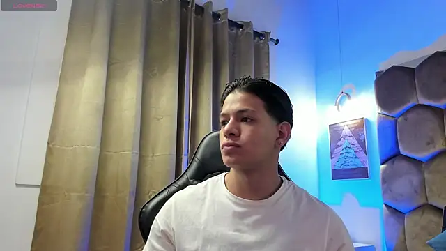 Snapshot of TonyPetrovjs chatting on 07/17/26, 05:25 TonyPetrovjs online show from 07/17/26, 05:25