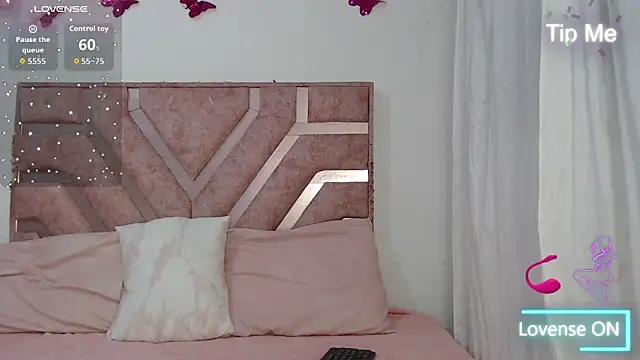 Roxy-Fox  online show from 04/07/26, 03:29