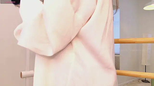 Scarlet Muse  online show from 03/29/26, 09:20