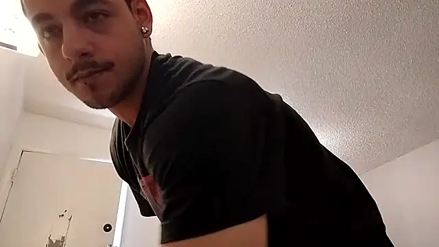 momo0208 online show from 02/24/26, 03:21