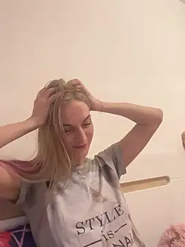 Snapshot of Faiiry_ chatting on 02/19/26, 06:48 Faiiry online show from 02/19/26, 06:48