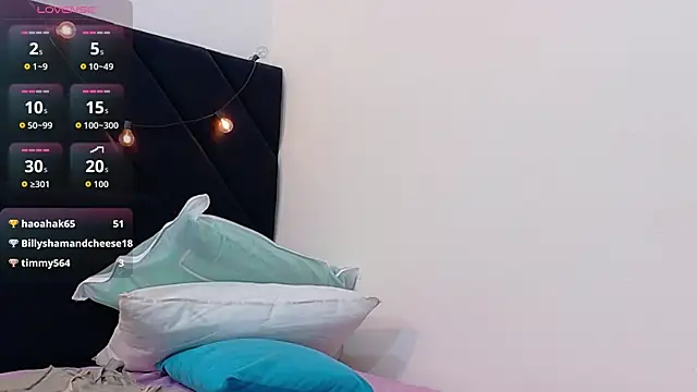 curvybuffgirllll online show from 06/30/26, 07:26