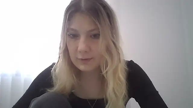 Snapshot of Foxy_Bright chatting on 03/02/26, 12:34 Foxy Bright online show from 03/02/26, 12:34